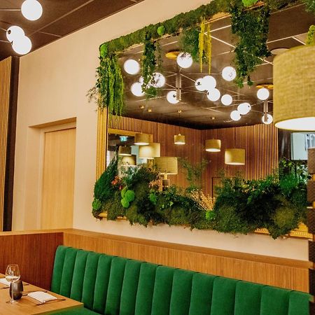 Logis Hotel-Restaurant Le Fontarabie ฟอนทีเนย์-เลอ-คอมต์ ภายนอก รูปภาพ