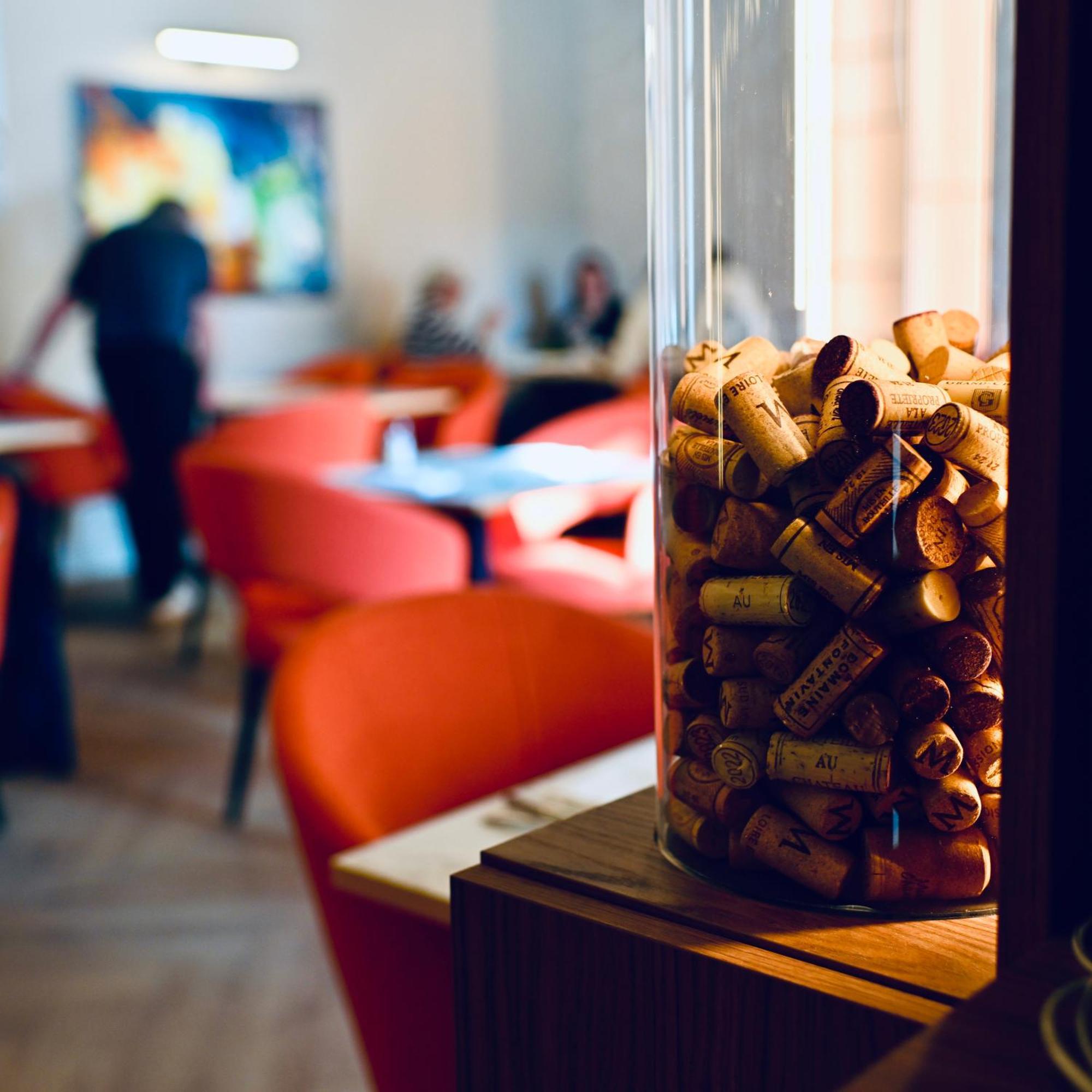 Logis Hotel-Restaurant Le Fontarabie ฟอนทีเนย์-เลอ-คอมต์ ภายนอก รูปภาพ