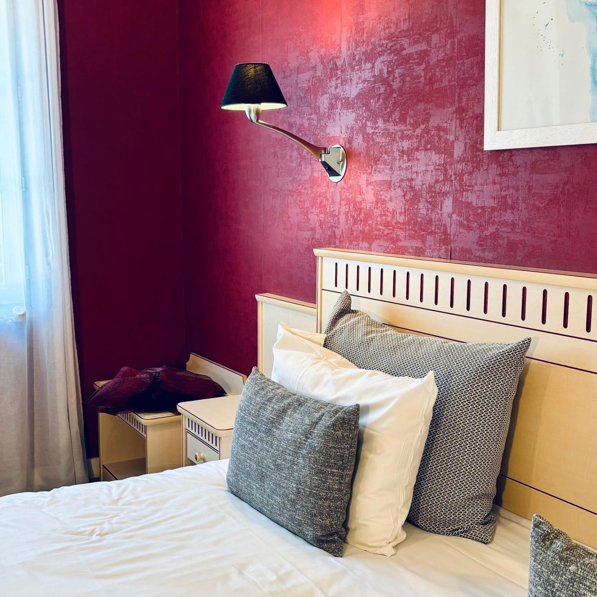 Logis Hotel-Restaurant Le Fontarabie ฟอนทีเนย์-เลอ-คอมต์ ภายนอก รูปภาพ