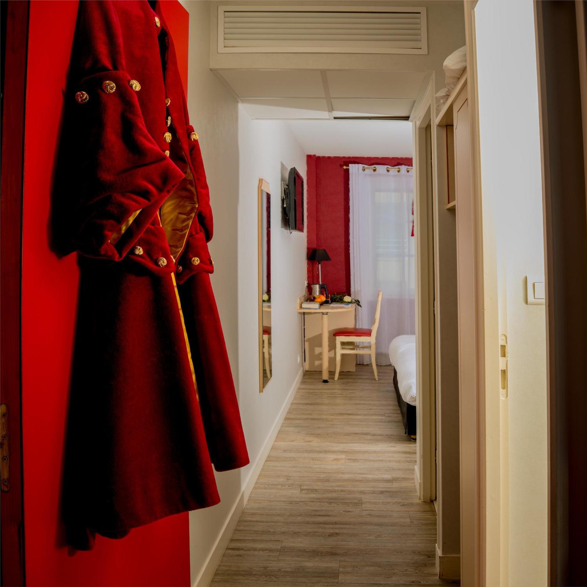 Logis Hotel-Restaurant Le Fontarabie ฟอนทีเนย์-เลอ-คอมต์ ภายนอก รูปภาพ