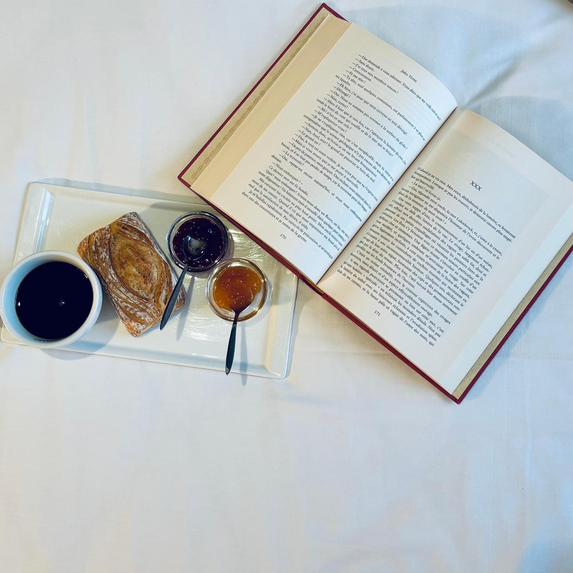 Logis Hotel-Restaurant Le Fontarabie ฟอนทีเนย์-เลอ-คอมต์ ภายนอก รูปภาพ