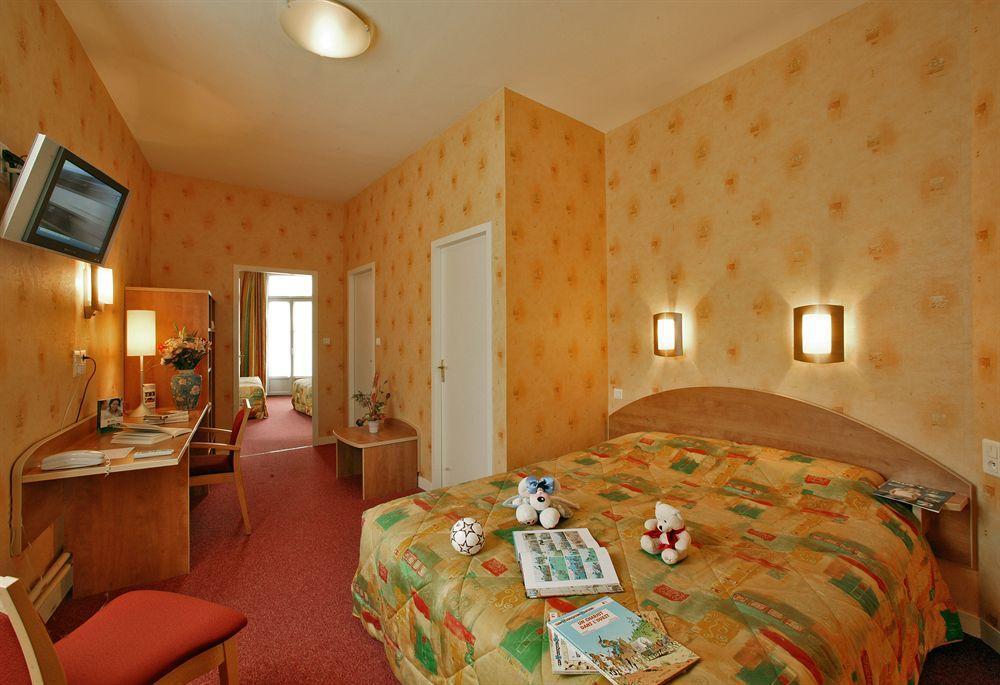 Logis Hotel-Restaurant Le Fontarabie ฟอนทีเนย์-เลอ-คอมต์ ภายนอก รูปภาพ