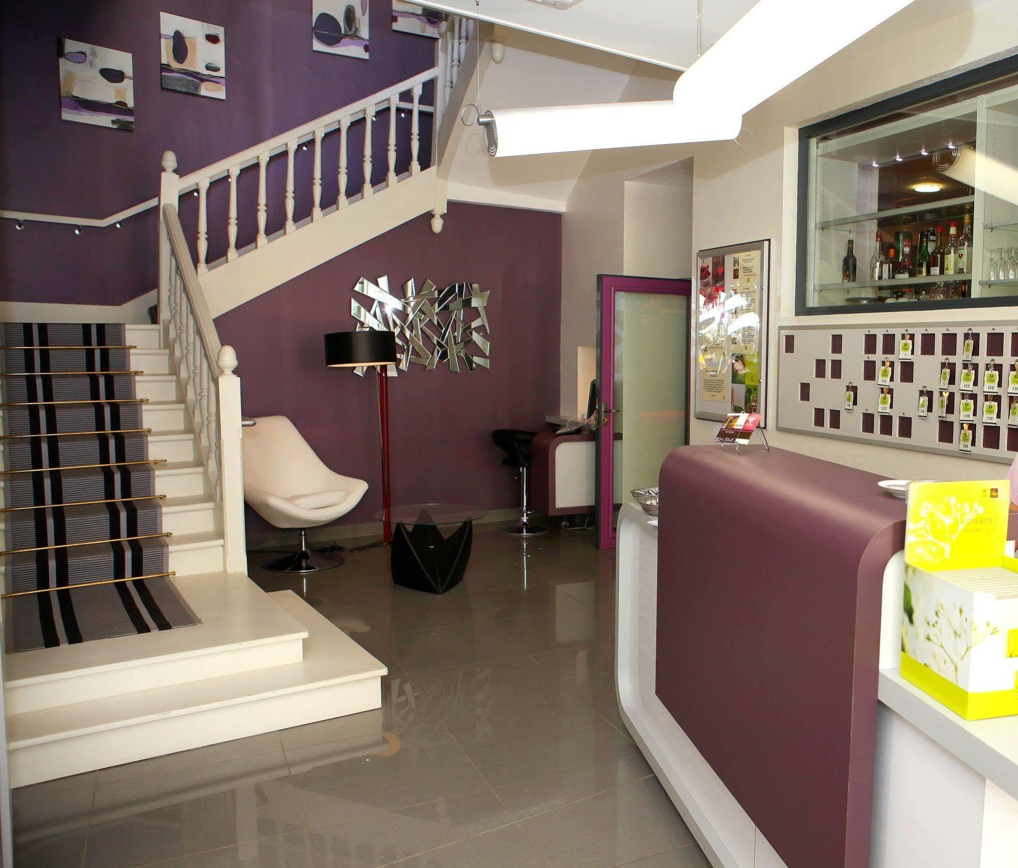Logis Hotel-Restaurant Le Fontarabie ฟอนทีเนย์-เลอ-คอมต์ ภายนอก รูปภาพ