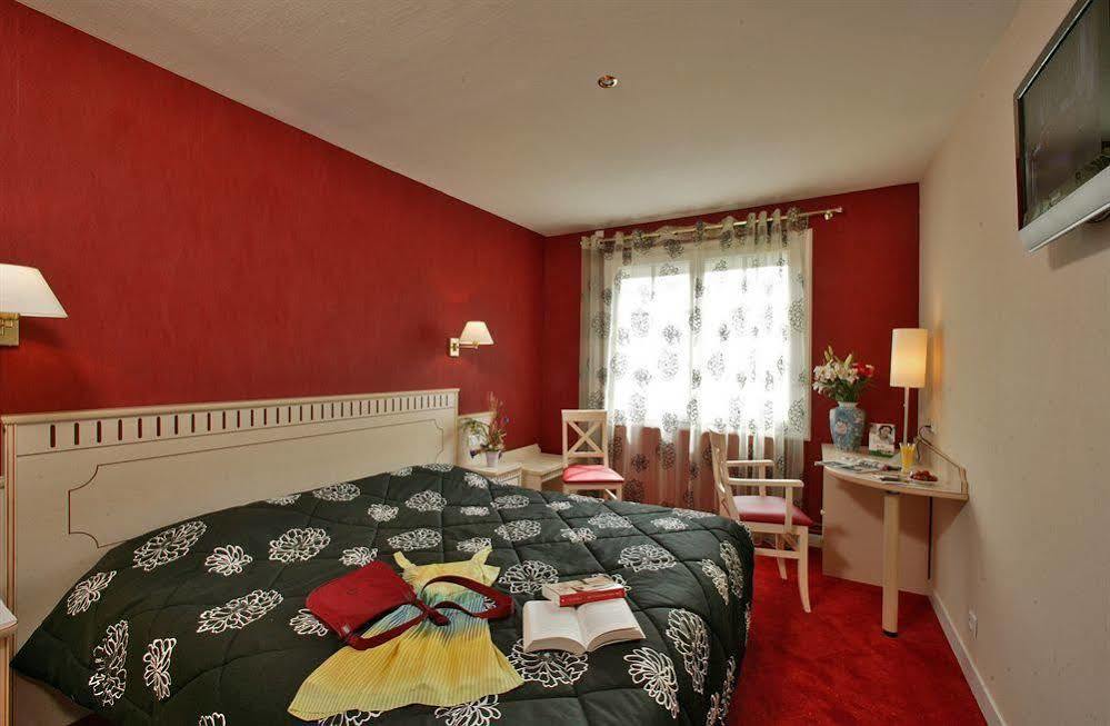 Logis Hotel-Restaurant Le Fontarabie ฟอนทีเนย์-เลอ-คอมต์ ภายนอก รูปภาพ